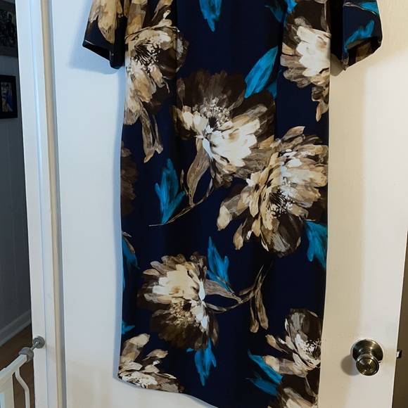 Dress - Picture 2 of 4